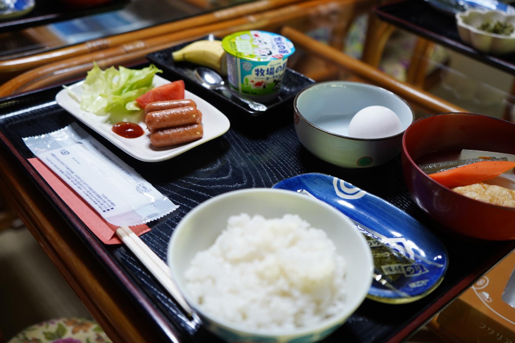 お散歩後には、朝食を！-1