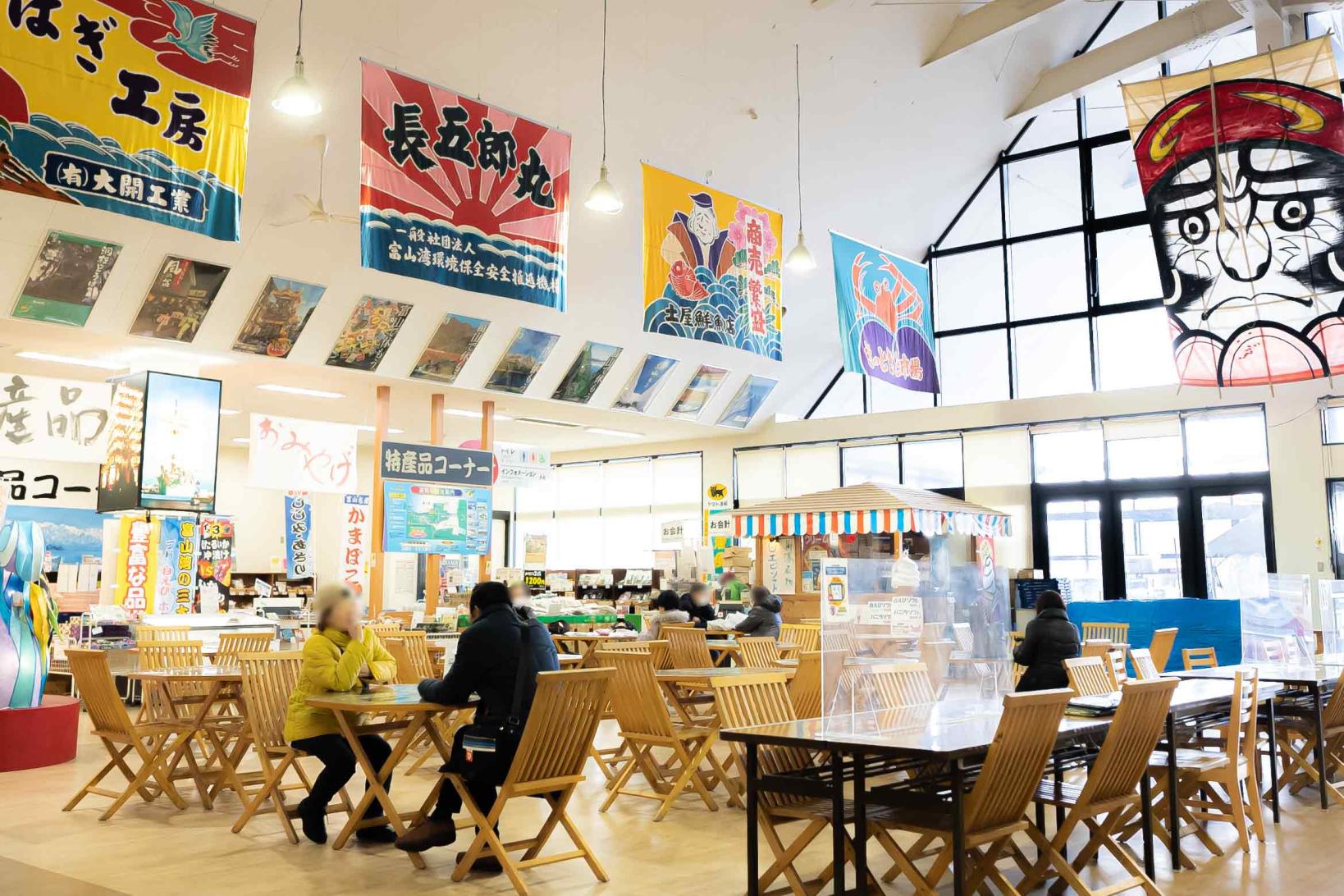 広い館内-0