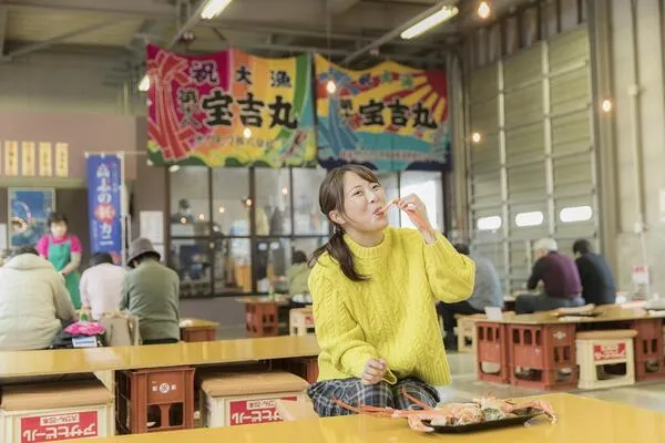 新湊漁港の昼セリ見学＆「かに小屋」でカニ満喫プラン！（食べ放題プランも有）-0