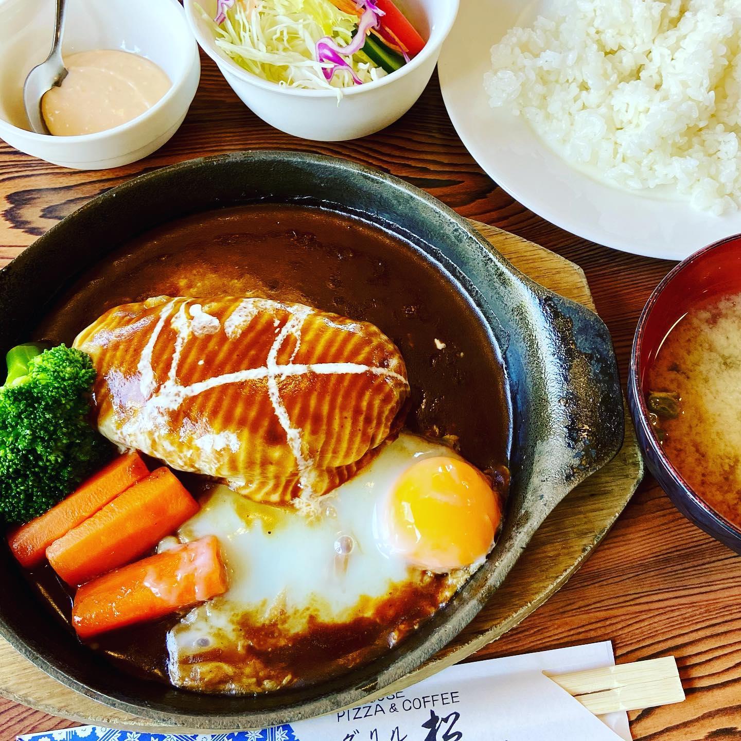 人気の鉄板焼きハンバーグ