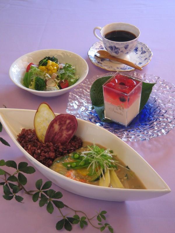 「紫式部」は紫米＆野菜あんかけ