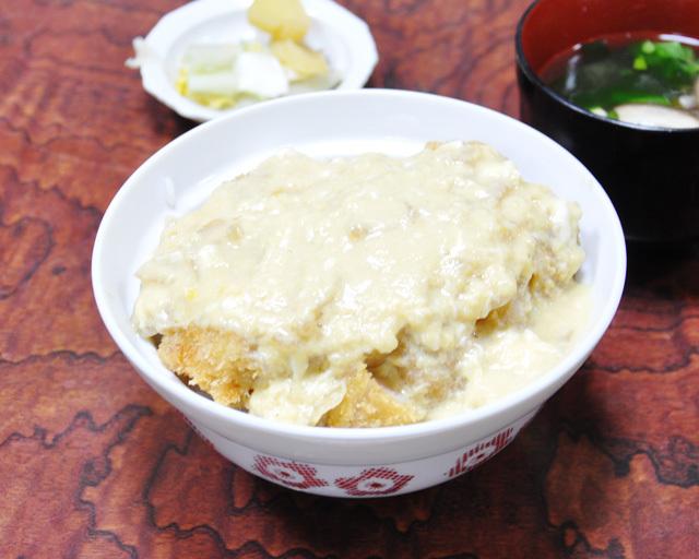 ランチのかつ丼は抜群のおいしさ！