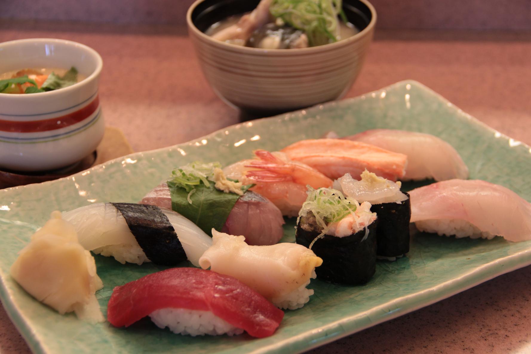 富山湾鮨　（3,000円（税込））。