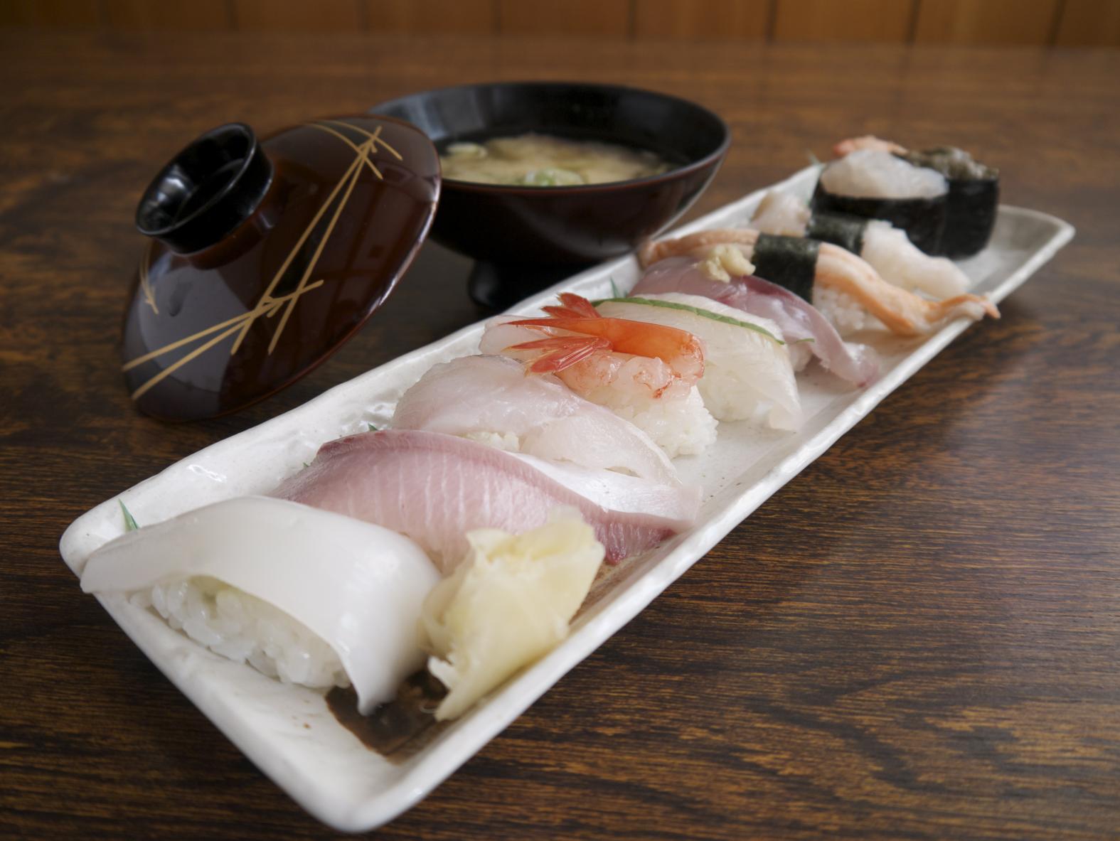 富山湾鮨　（2,970円（税込））。